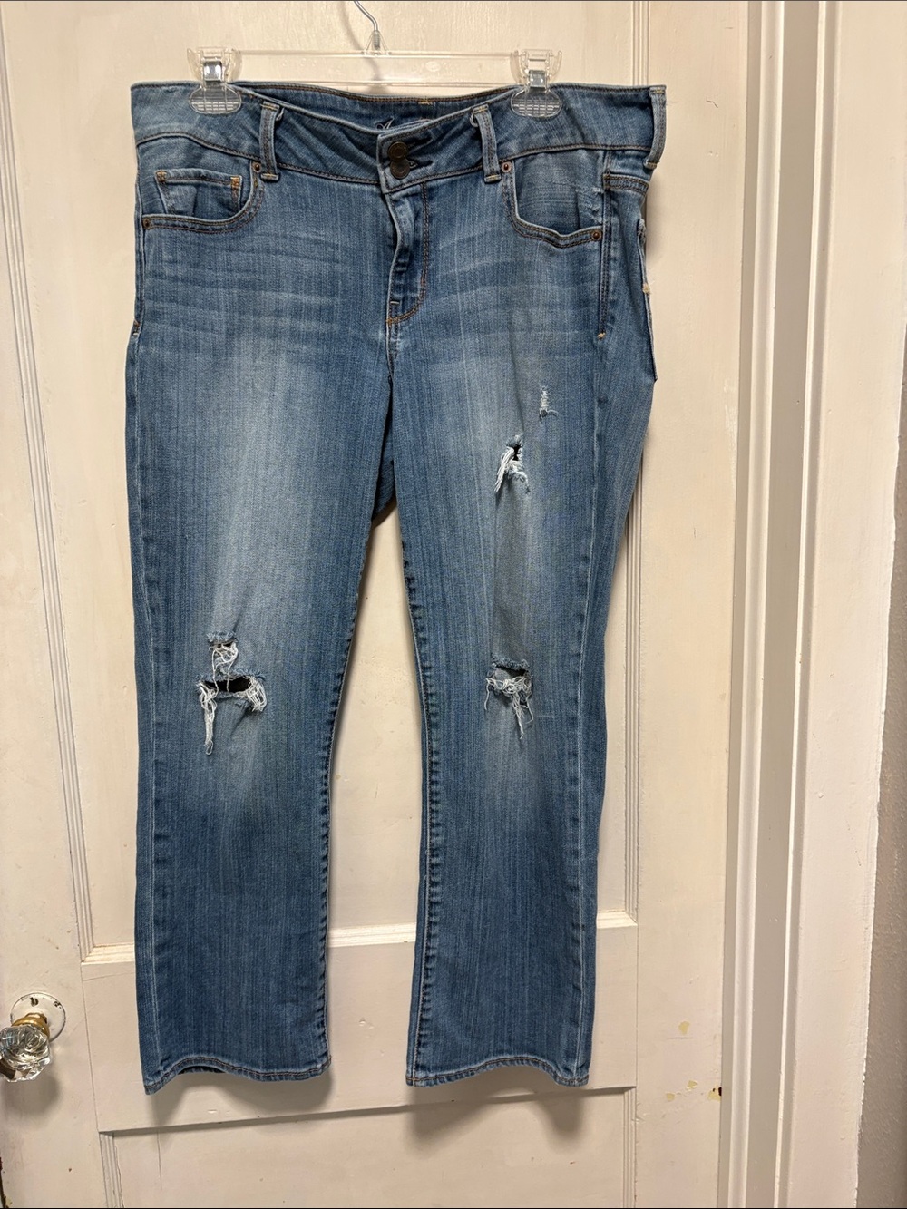 American Eagle Artist Mid-Wash Blue Distressed Capri Jeans 14 with 26 Inseam